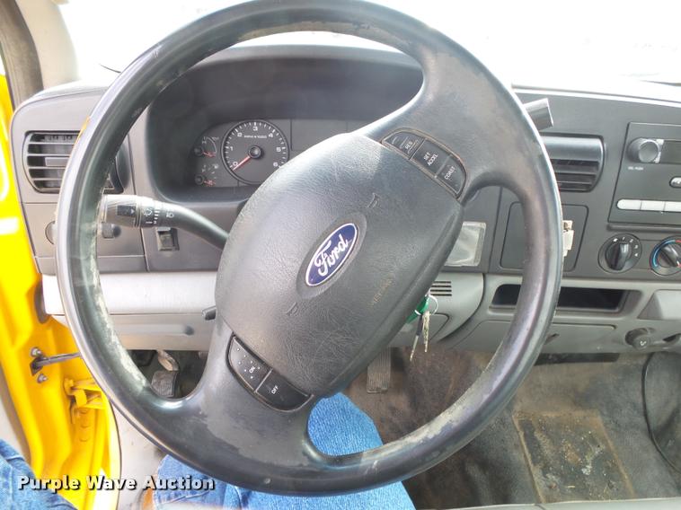 image for item DA2645 2005 Ford F250 pickup truck