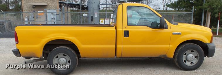 image for item DA2646 2005 Ford F250 pickup truck