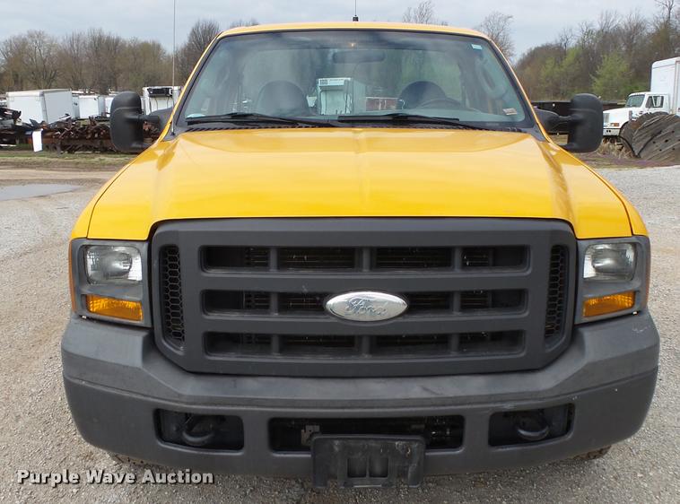 image for item DA2646 2005 Ford F250 pickup truck