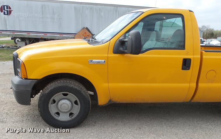 image for item DA2646 2005 Ford F250 pickup truck
