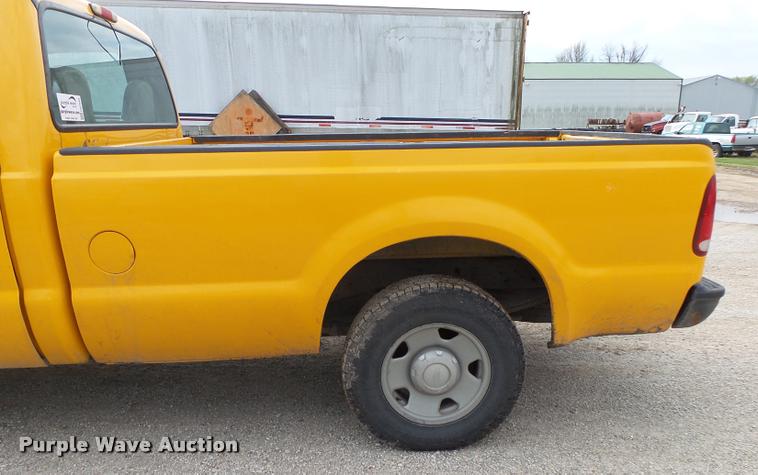 image for item DA2646 2005 Ford F250 pickup truck