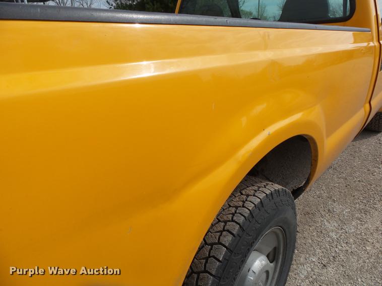 image for item DA2646 2005 Ford F250 pickup truck