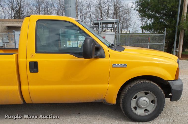 image for item DA2646 2005 Ford F250 pickup truck