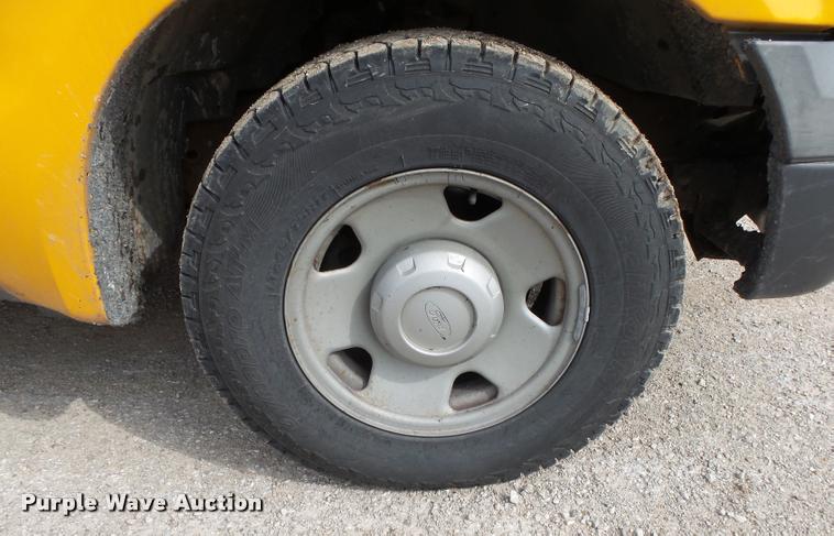 image for item DA2646 2005 Ford F250 pickup truck