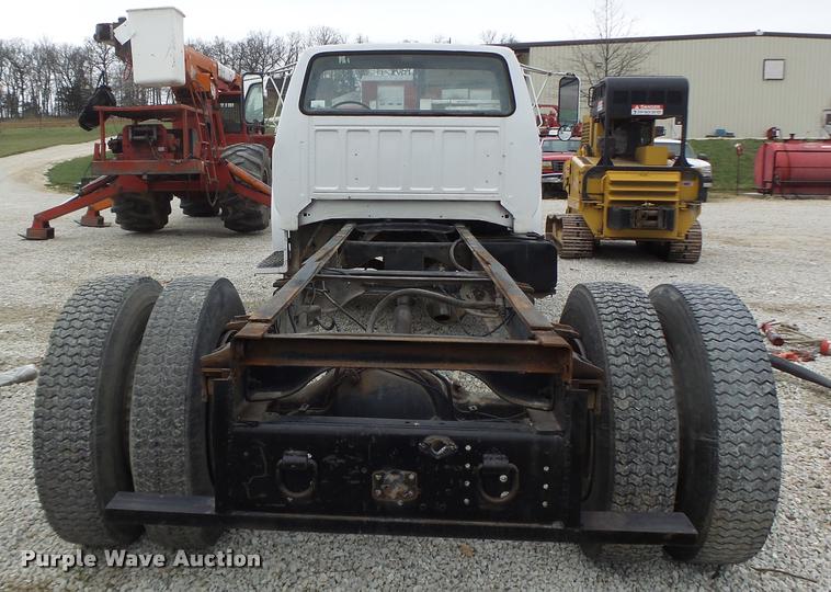 image for item DA3393 1992 Ford F700 truck cab and chassis