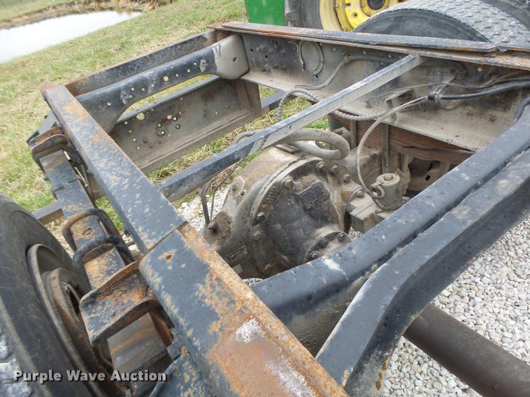 image for item DA3393 1992 Ford F700 truck cab and chassis