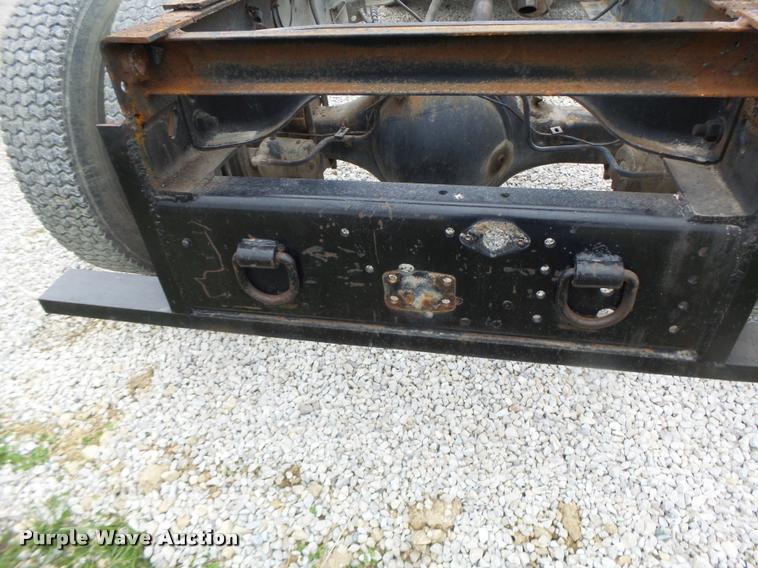 image for item DA3393 1992 Ford F700 truck cab and chassis