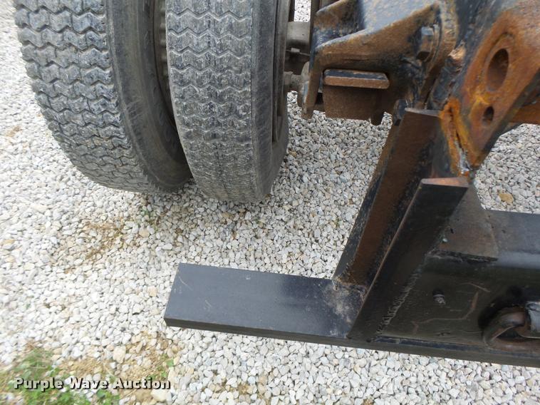 image for item DA3393 1992 Ford F700 truck cab and chassis