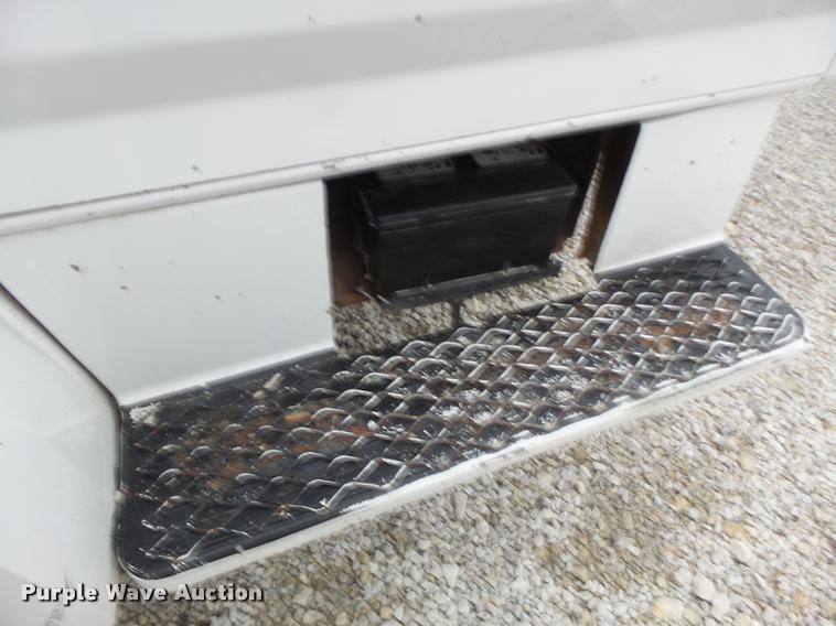 image for item DA3393 1992 Ford F700 truck cab and chassis