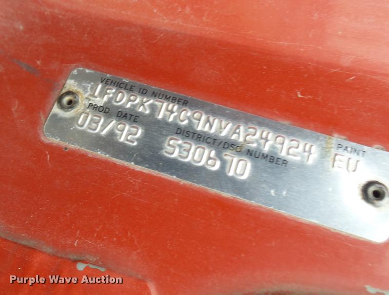 image for item DA3393 1992 Ford F700 truck cab and chassis