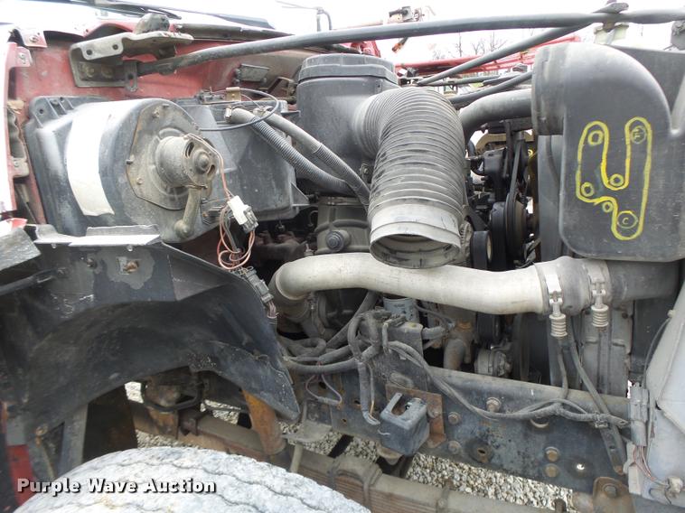 image for item DA3393 1992 Ford F700 truck cab and chassis