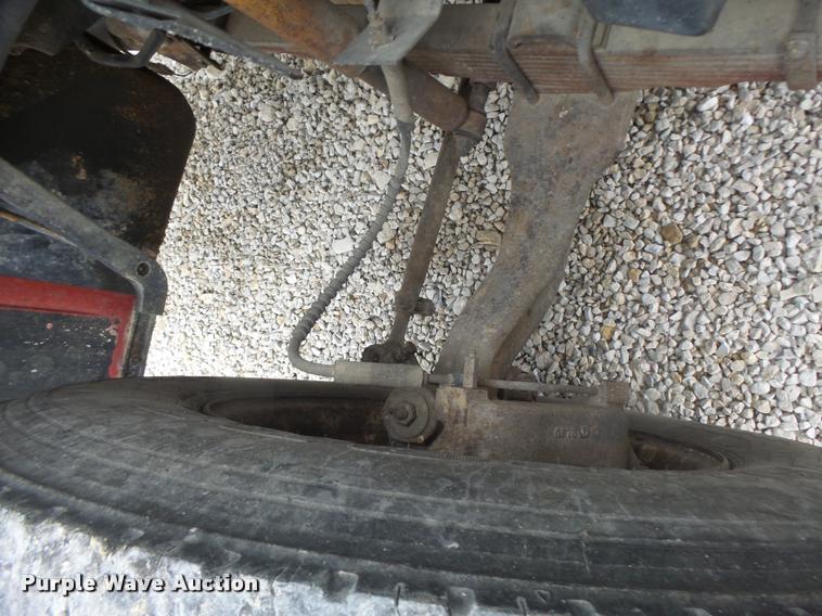 image for item DA3393 1992 Ford F700 truck cab and chassis