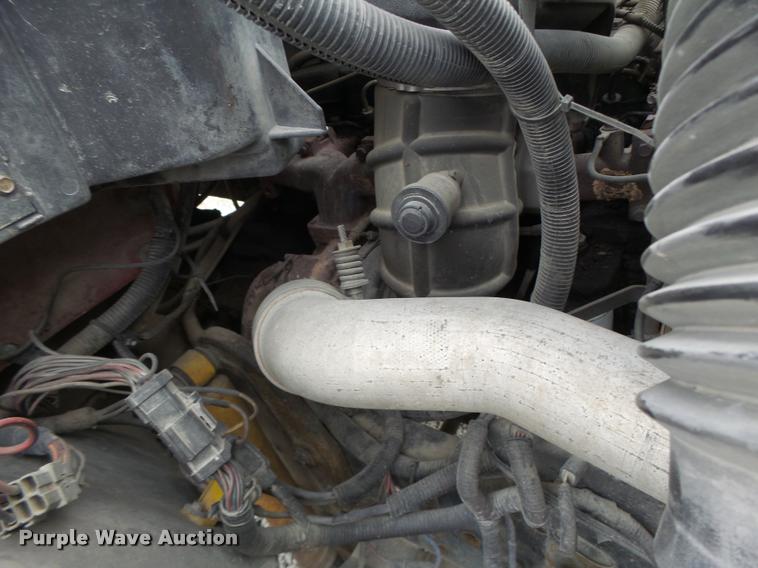 image for item DA3393 1992 Ford F700 truck cab and chassis