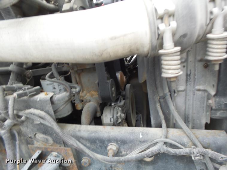 image for item DA3393 1992 Ford F700 truck cab and chassis