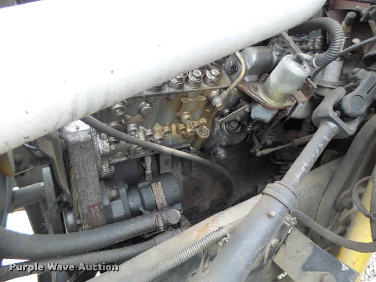 image for item DA3393 1992 Ford F700 truck cab and chassis