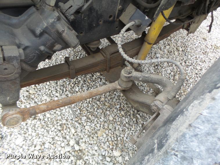 image for item DA3393 1992 Ford F700 truck cab and chassis