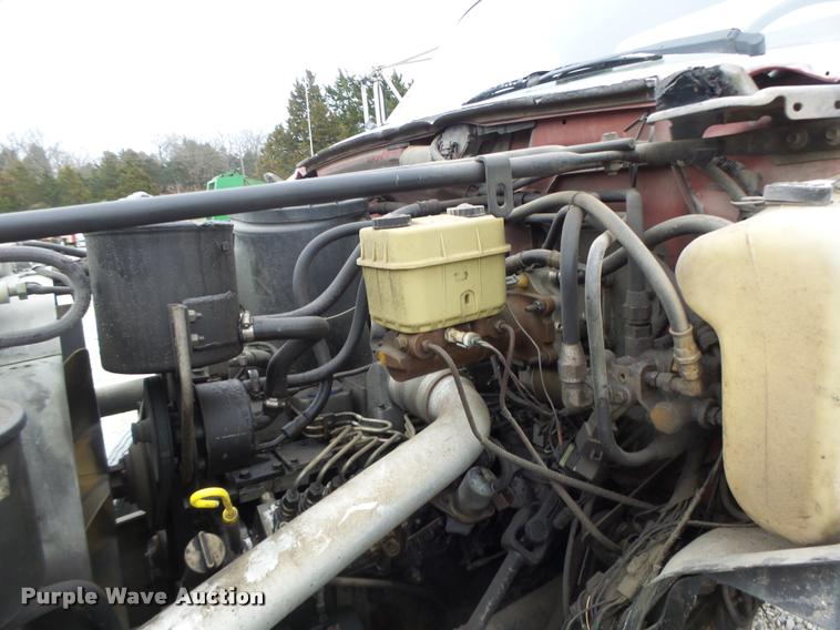 image for item DA3393 1992 Ford F700 truck cab and chassis