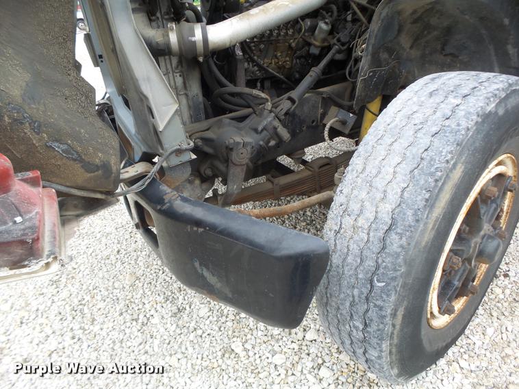 image for item DA3393 1992 Ford F700 truck cab and chassis