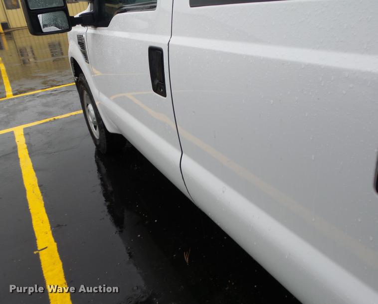 image for item DA3441 2009 Ford F250 Super Duty Crew Cab pickup truck