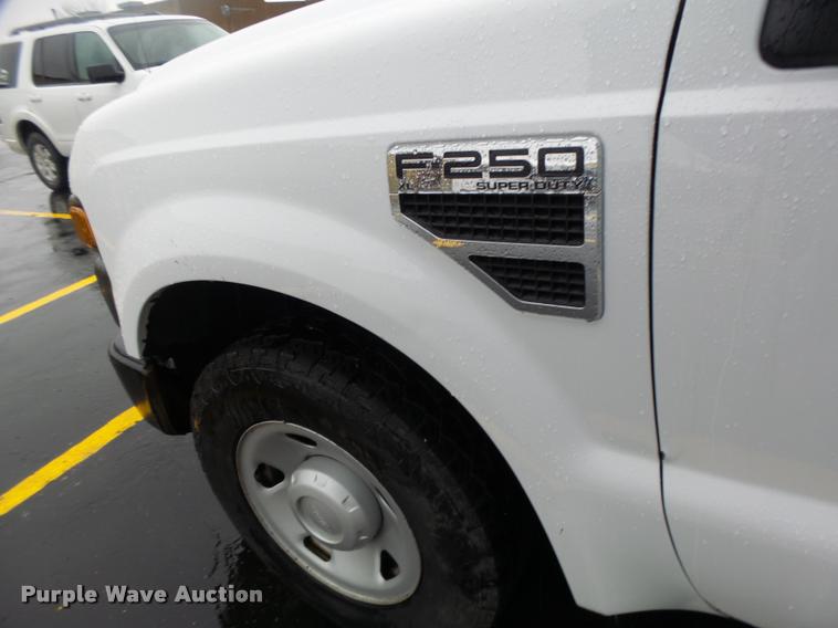image for item DA3441 2009 Ford F250 Super Duty Crew Cab pickup truck