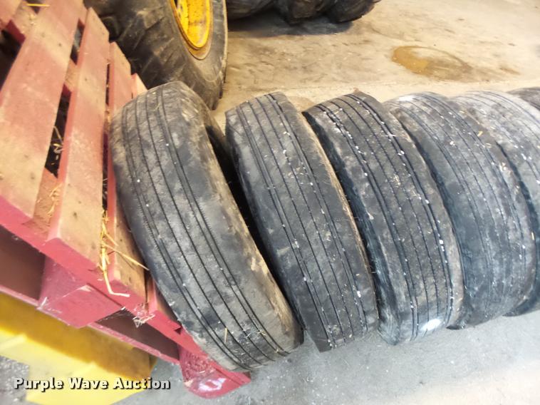 image for item DA3444 (8) 215/75R17.5 tires