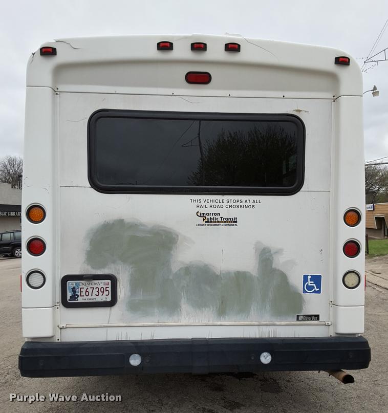 image for item DA6015 2007 Ford Econoline E450 shuttle bus