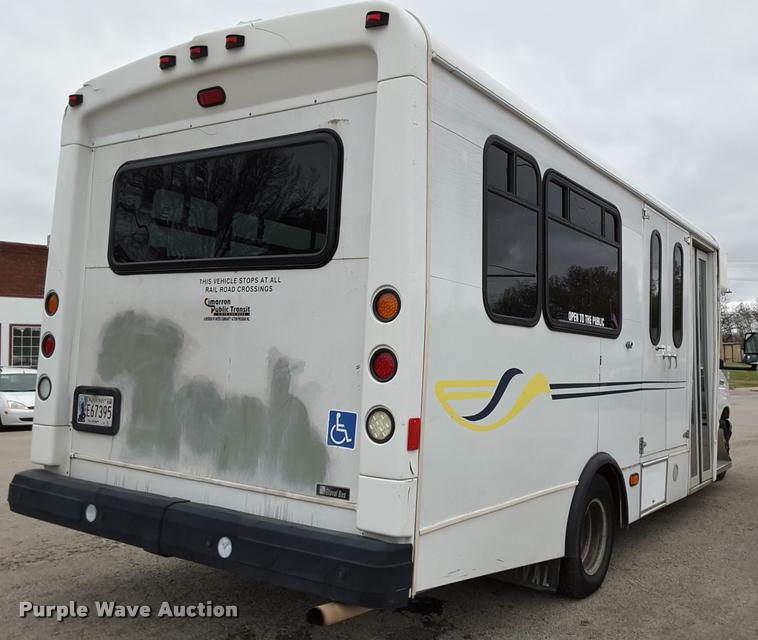 image for item DA6015 2007 Ford Econoline E450 shuttle bus