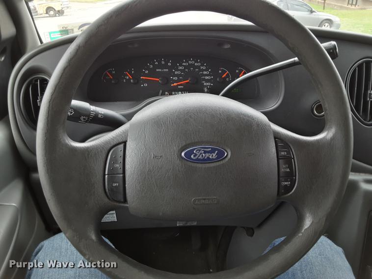 image for item DA6015 2007 Ford Econoline E450 shuttle bus
