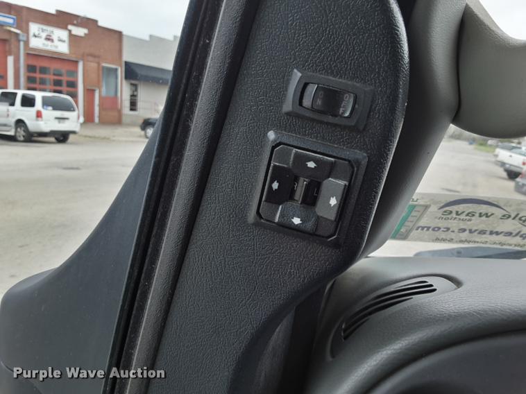 image for item DA6015 2007 Ford Econoline E450 shuttle bus