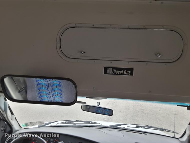 image for item DA6015 2007 Ford Econoline E450 shuttle bus