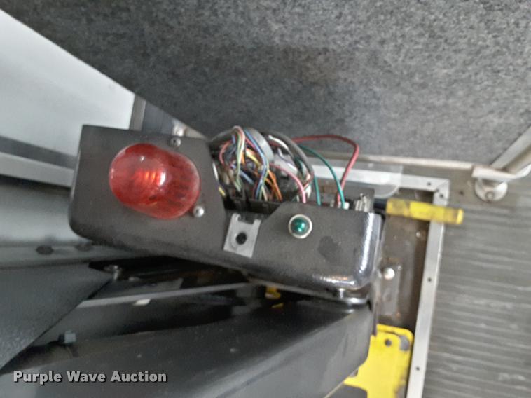 image for item DA6015 2007 Ford Econoline E450 shuttle bus