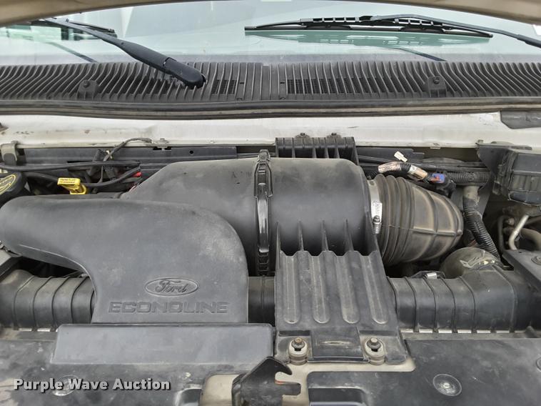 image for item DA6015 2007 Ford Econoline E450 shuttle bus