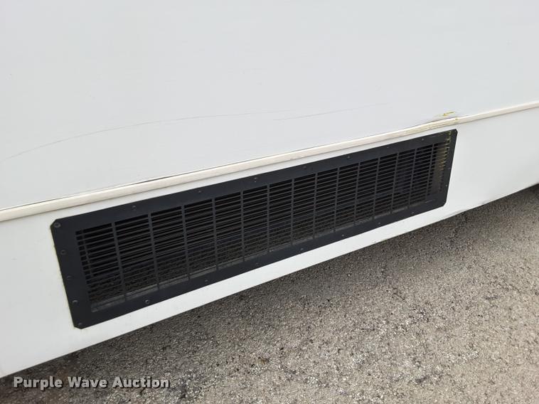 image for item DA6015 2007 Ford Econoline E450 shuttle bus