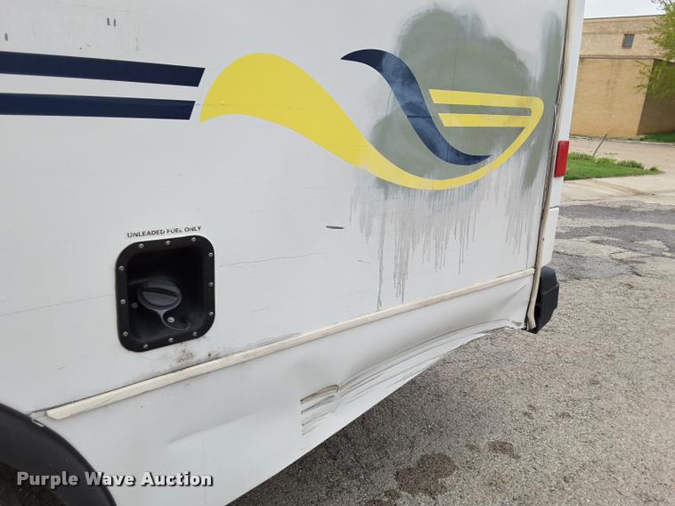 image for item DA6015 2007 Ford Econoline E450 shuttle bus