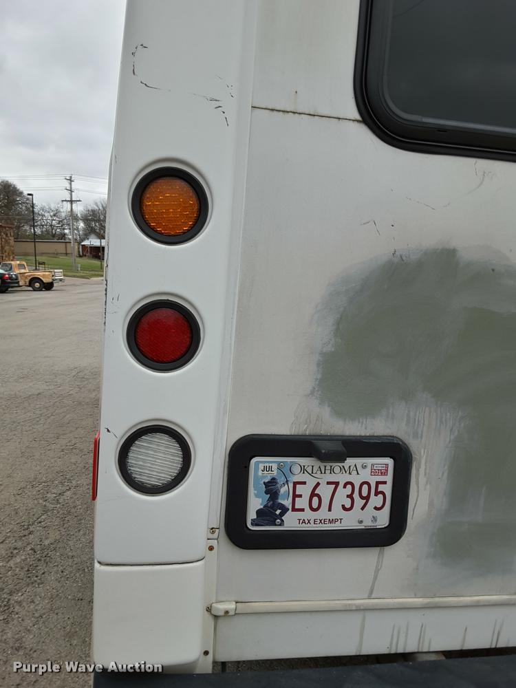image for item DA6015 2007 Ford Econoline E450 shuttle bus