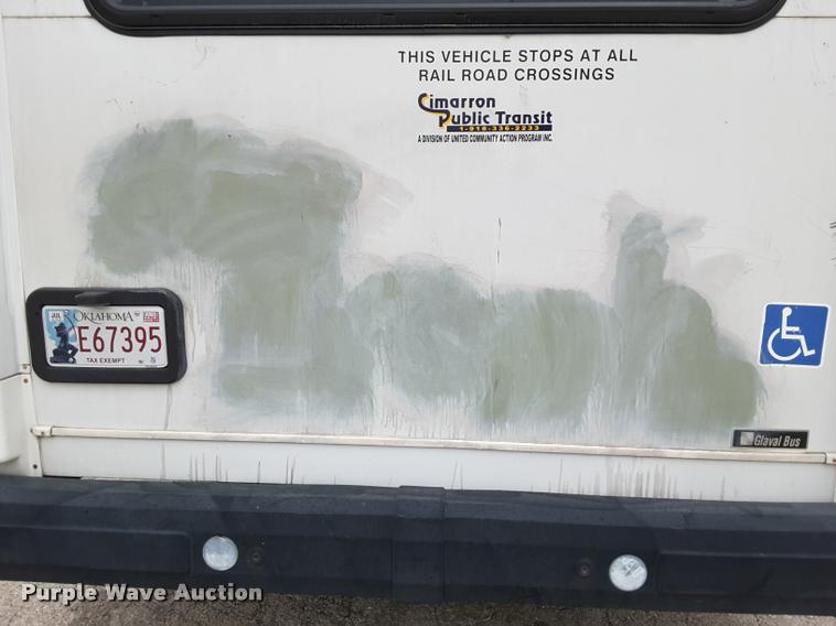 image for item DA6015 2007 Ford Econoline E450 shuttle bus