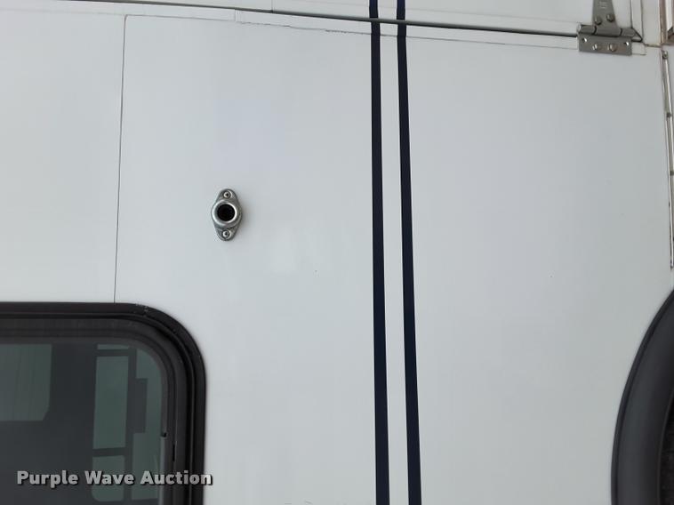 image for item DA6015 2007 Ford Econoline E450 shuttle bus