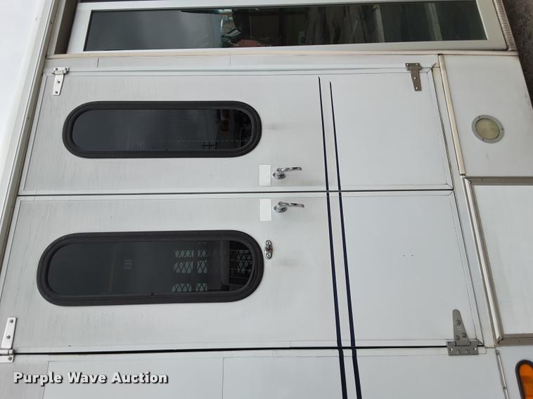 image for item DA6015 2007 Ford Econoline E450 shuttle bus