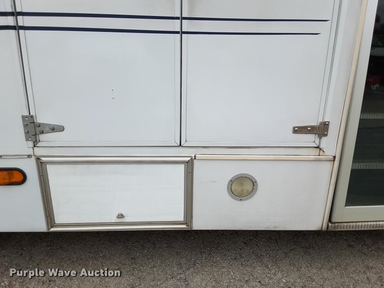 image for item DA6015 2007 Ford Econoline E450 shuttle bus