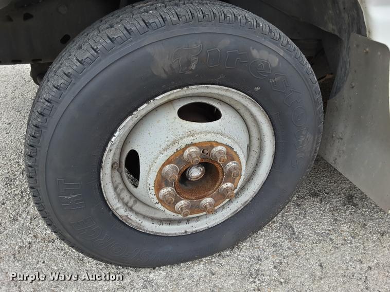 image for item DA6015 2007 Ford Econoline E450 shuttle bus