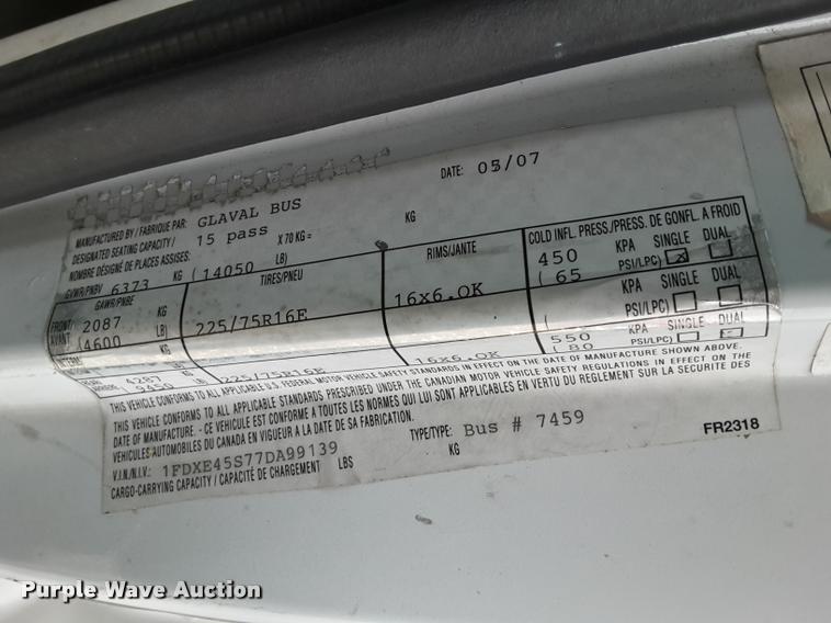 image for item DA6015 2007 Ford Econoline E450 shuttle bus