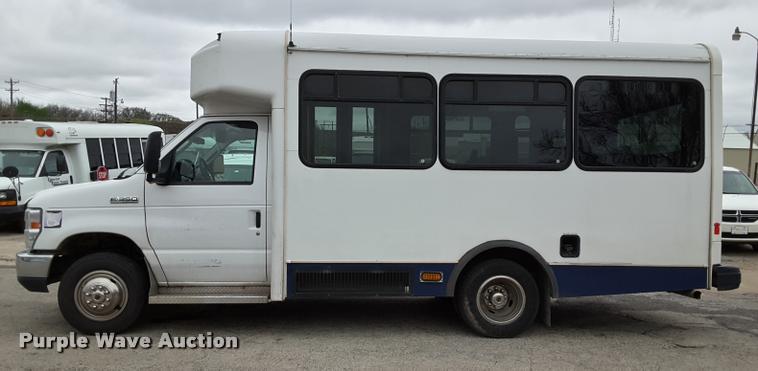 image for item DA6016 2012 Ford E350 Super Duty shuttle bus