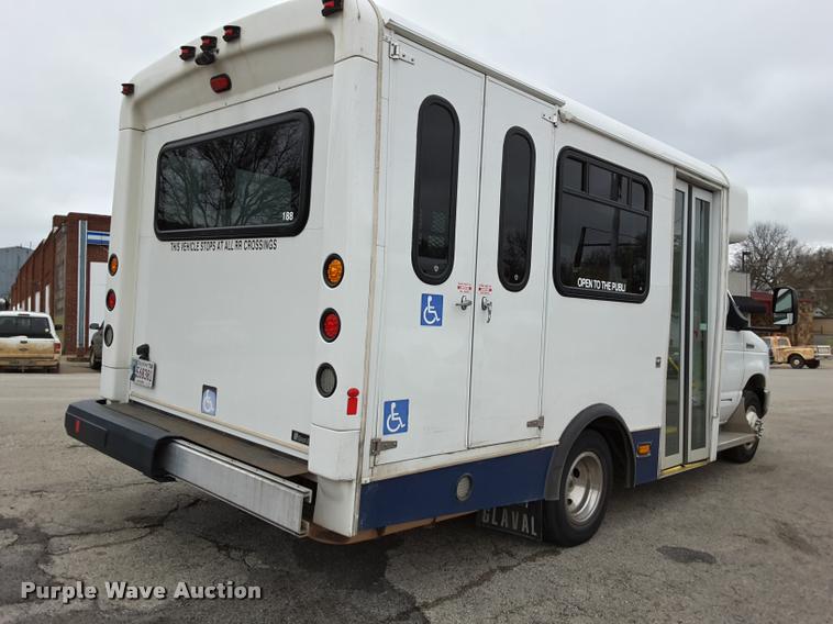 image for item DA6016 2012 Ford E350 Super Duty shuttle bus