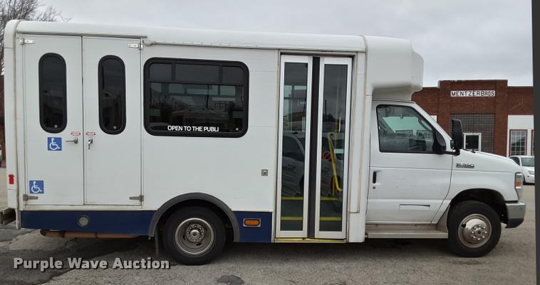 image for item DA6016 2012 Ford E350 Super Duty shuttle bus