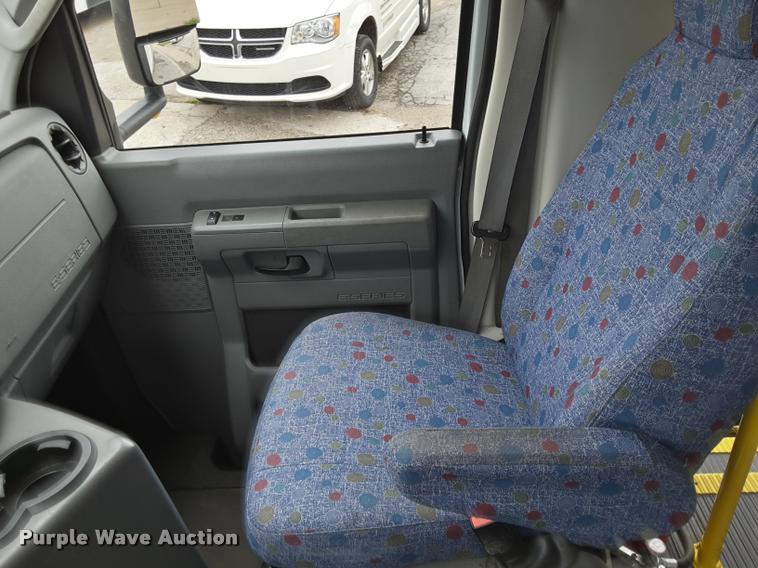 image for item DA6016 2012 Ford E350 Super Duty shuttle bus