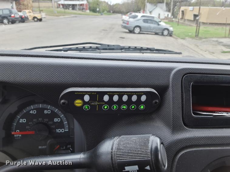 image for item DA6016 2012 Ford E350 Super Duty shuttle bus