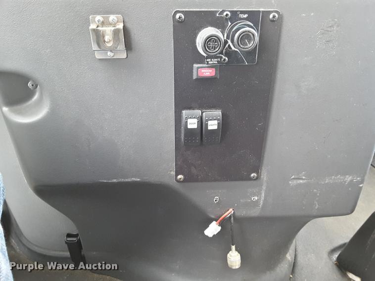 image for item DA6016 2012 Ford E350 Super Duty shuttle bus