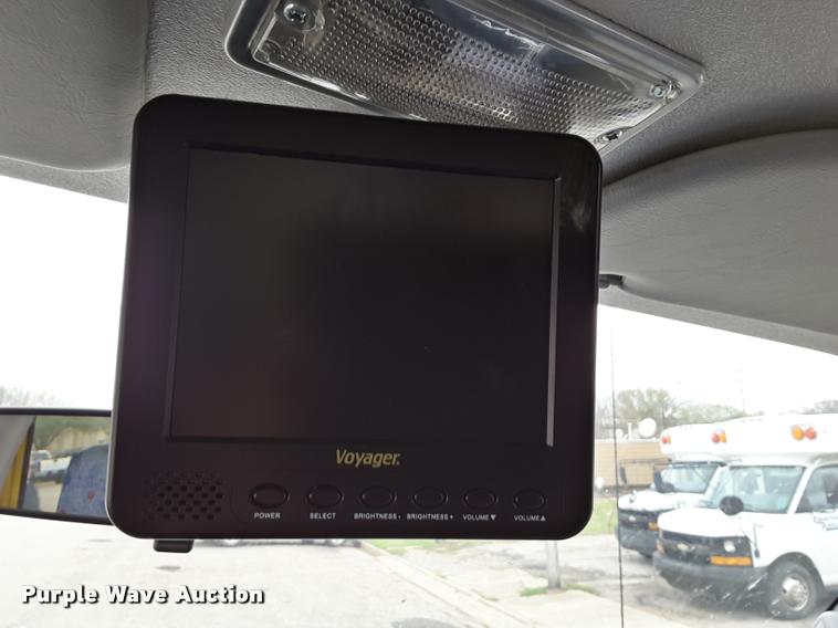 image for item DA6016 2012 Ford E350 Super Duty shuttle bus