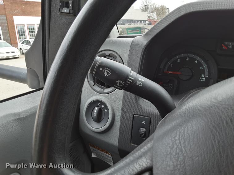 image for item DA6016 2012 Ford E350 Super Duty shuttle bus