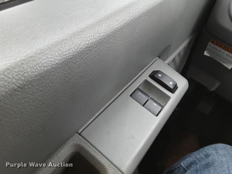 image for item DA6016 2012 Ford E350 Super Duty shuttle bus